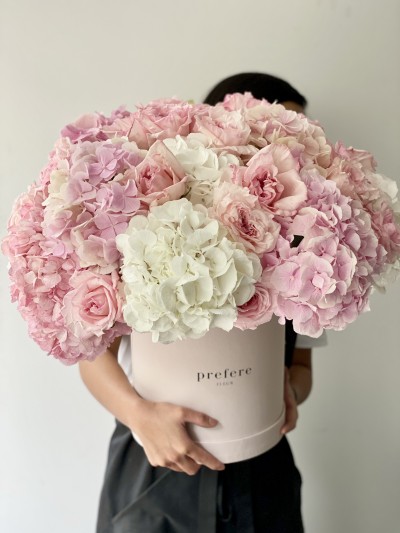 Bouquet of hydrangeas and roses in a box
